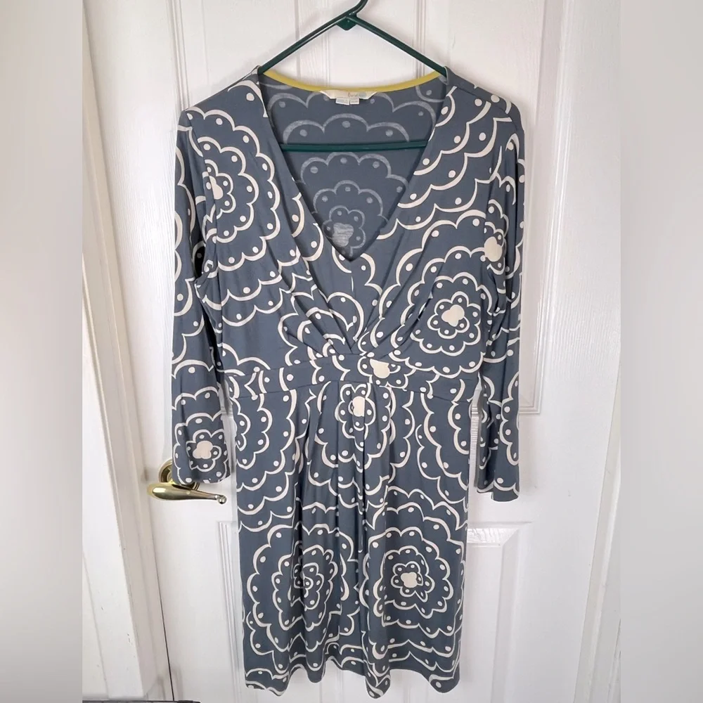 Boden V-neck gathered pullover dress in slate gray/blue color, size 8 - Picture 1 of 7